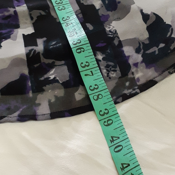 A-Line Dress in Floral Pattern - Picture 7 of 8